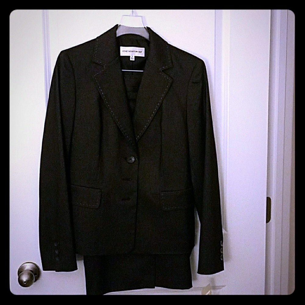 Jones New York Skirt Suit with bold stitching